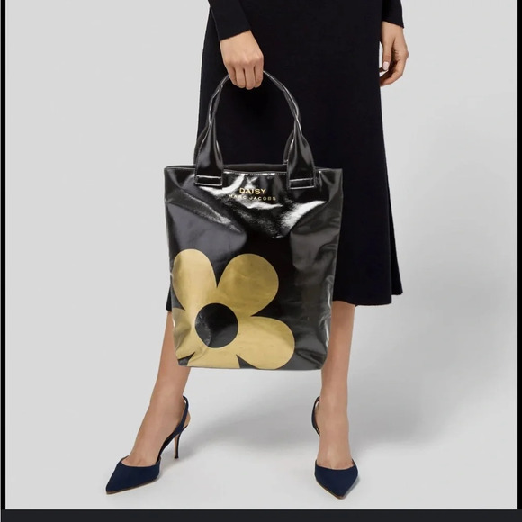 Marc Jacob Daisy Black Patent Reusable Shoulder Tote - Picture 2 of 9